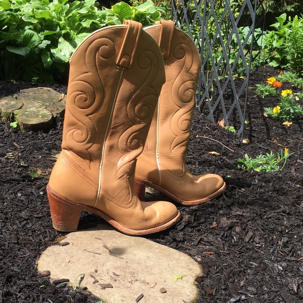 Acme women’s cowboy boots